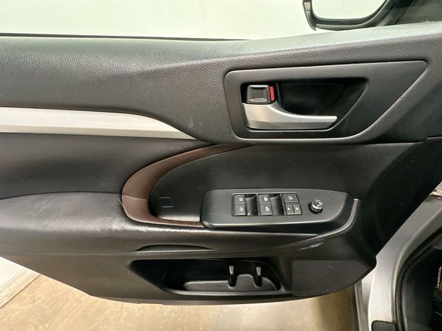 2017 Toyota Highlander SE Silver at Rochrich Mazda