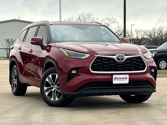 2023 Toyota Highlander XLE FWD