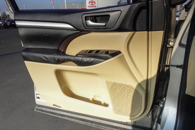 used 2015 Toyota Highlander car, priced at $15,955