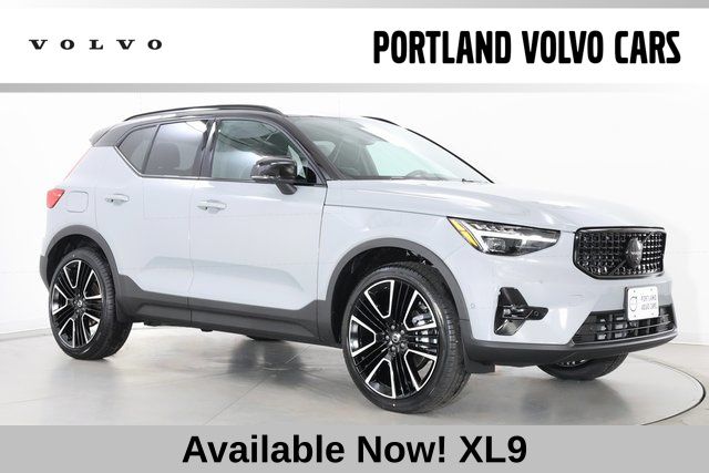 Vapour Gray Metallic 2026 Volvo XC40 B5 Ultra Black Edition AWD SUV / Crossover All-Wheel Drive Automatic