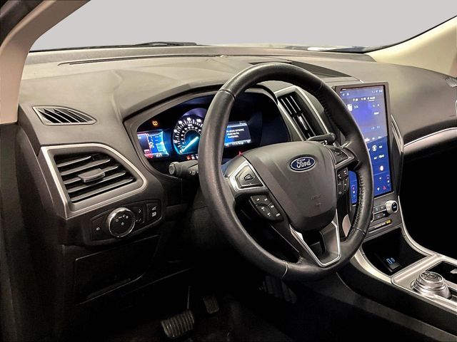 2022 Ford Edge SEL - 11