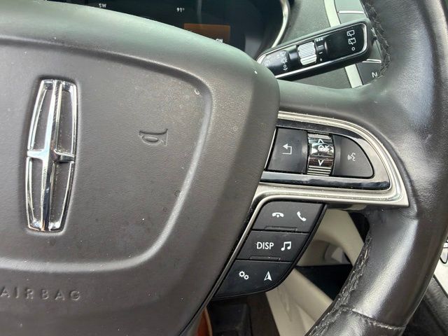 Used 2020 White Lincoln Reserve image 12