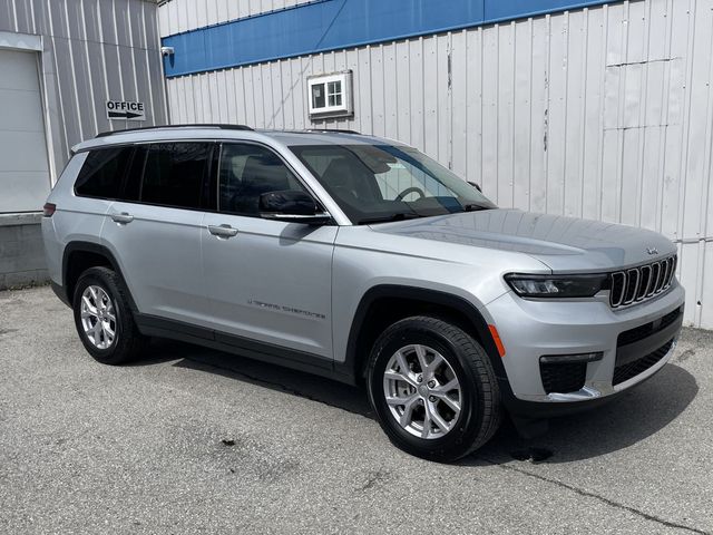 Used 2021 Silver Jeep Limited image 5