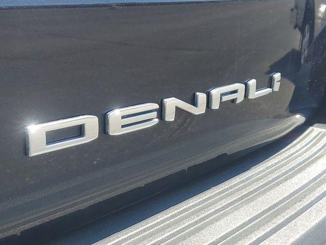 2023 GMC Yukon Denali 31