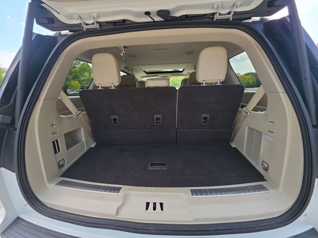 Used 2020 White Lincoln Reserve image 25