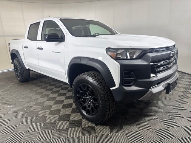 Summit White 2023 Chevrolet Colorado Pickup Truck Four-Wheel Drive 8-Speed Automatic