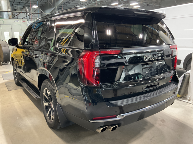 2025 Onyx Black GMC Yukon AT4 4X4 SUV