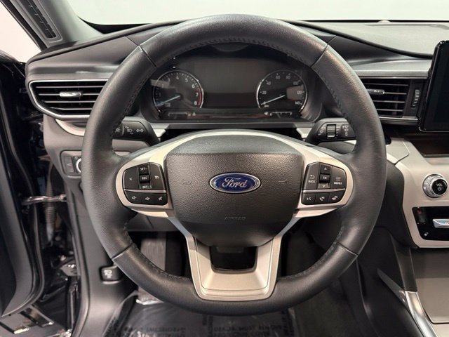 Used 2023 Black Ford XLT image 17