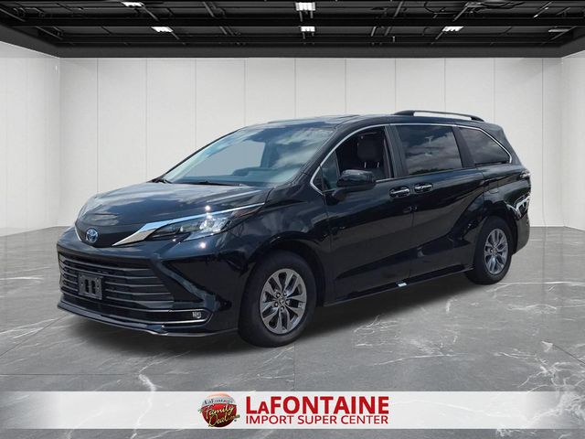 2025 Toyota Sienna XLE
