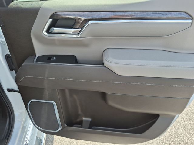 Used 2025 White Chevrolet LTZ image 34