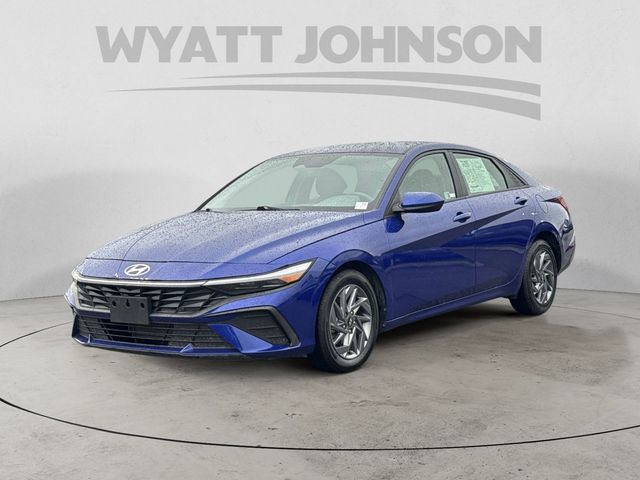 2024 Hyundai Elantra SEL FWD