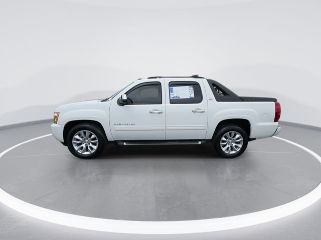 Used 2011 White Chevrolet LT image 5
