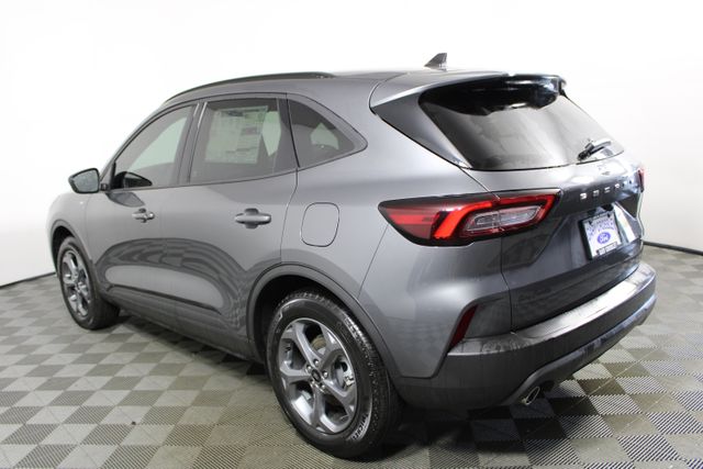 2025 Ford Escape ST-Line photo 4