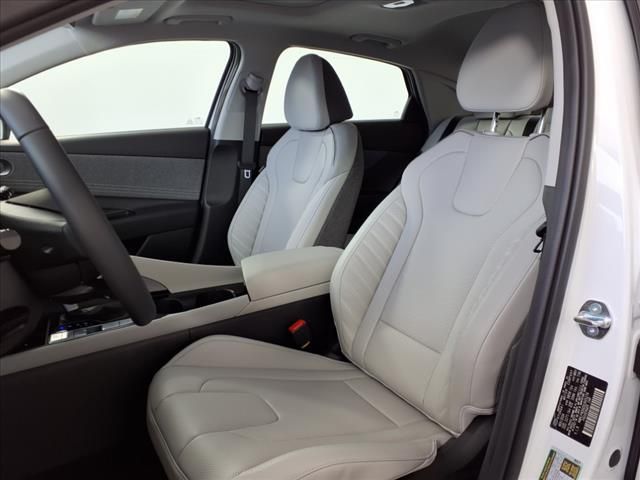 2025 Hyundai Elantra Limited photo