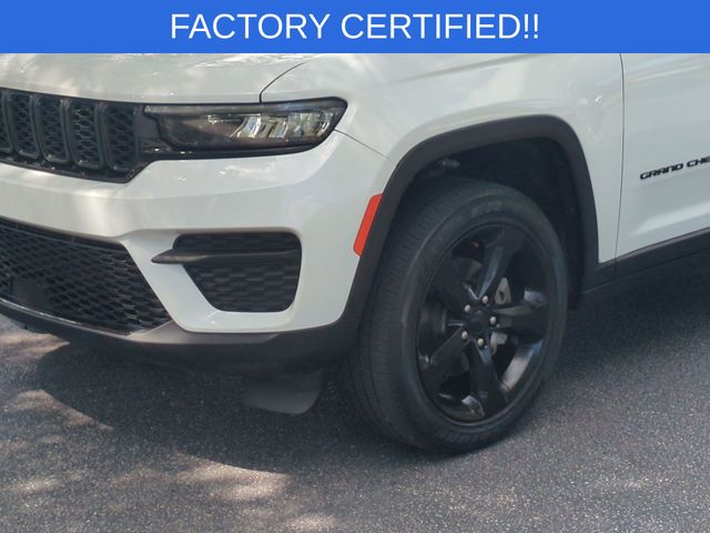 Used 2022 White Jeep Altitude image 9
