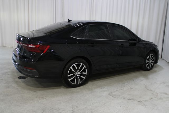 Used 2025 Black Volkswagen 1.5T SE image 30