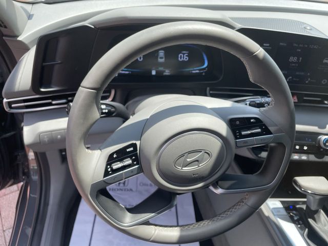 Used 2025 Hyundai Elantra Sedan