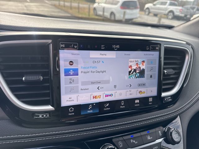 New 2026 White Chrysler Select image 17