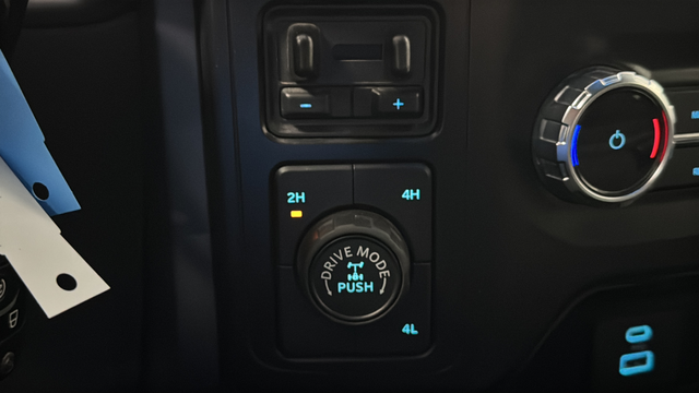 Used 2023 Oxford White Ford XLT image 31