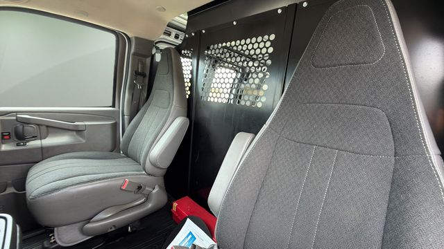 Used 2025 White GMC Work Van image 22