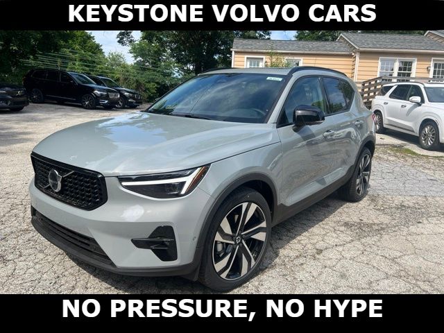 Gray (Vapour Grey) 2026 Volvo XC40 SUV / Crossover All-Wheel Drive Automatic