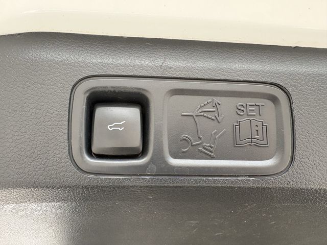 Used 2022 White Ford Limited image 27