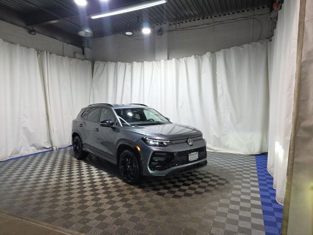 Platinum Gray Metallic 2025 Volkswagen Tiguan SE R-Line Black 4Motion SUV / Crossover All-Wheel Drive 8-Speed Automatic