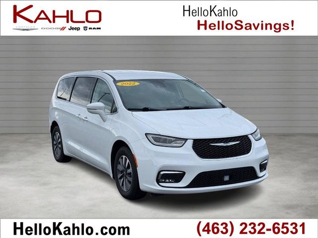 White 2022 Chrysler Pacifica Hybrid Touring L FWD Minivan Front-Wheel Drive Continuously Variable Transmission