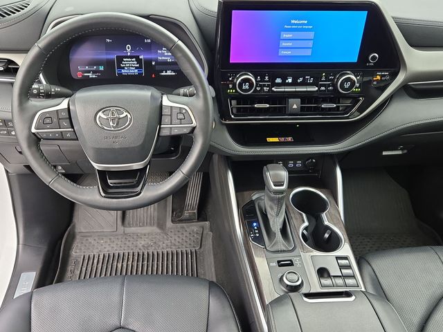 Used 2025 Toyota Highlander SUV