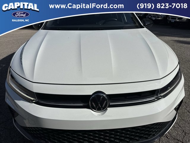 Used 2025 White Volkswagen 1.5T Sport image 10
