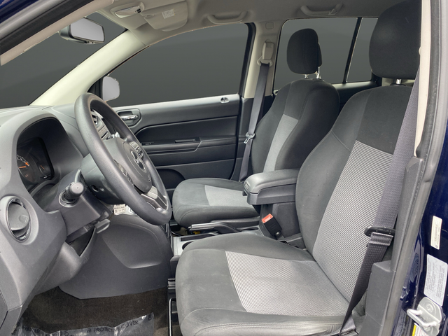 Used 2016 True Blue Pearlcoat Jeep Sport image 4
