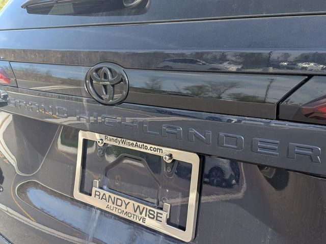 2025 Toyota Grand Highlander Hybrid - Image 10