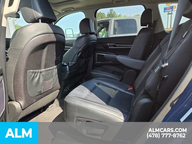 Used 2025 Black Kia S image 17