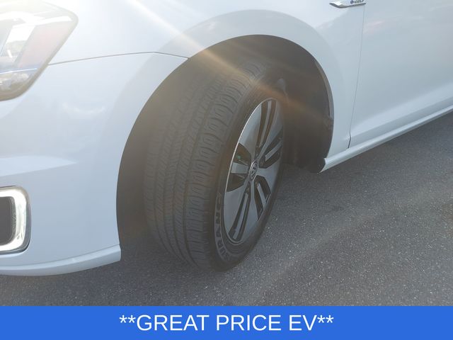 Used 2015 White Volkswagen SEL Premium image 29