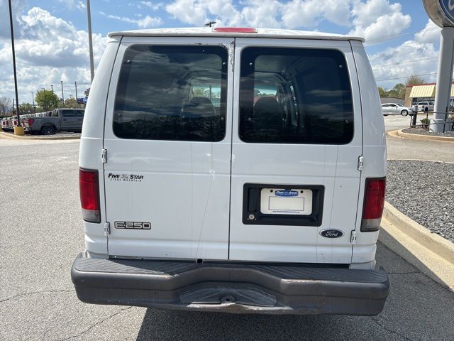 Used 2005 White Ford Commercial image 7