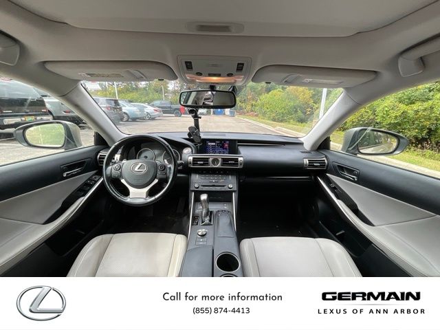 2016 Lexus IS 300 photo 11