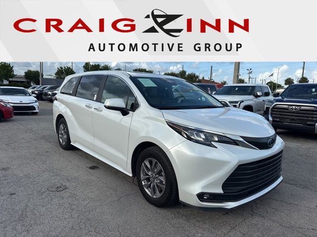 2025 Toyota Sienna XLE 8-Passenger Hybrid FWD's photo