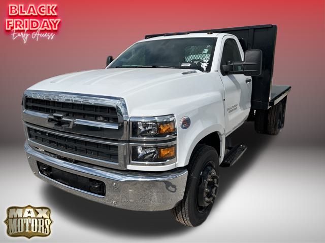 2022 Chevrolet Silverado 5500HD Work Truck 3