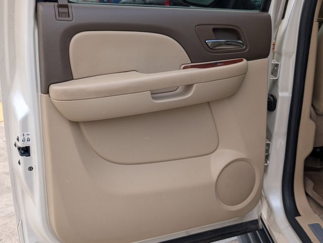 Used 2014 White Chevrolet LTZ image 23