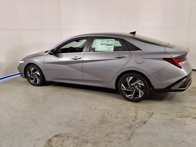 2025 Hyundai Elantra Limited photo