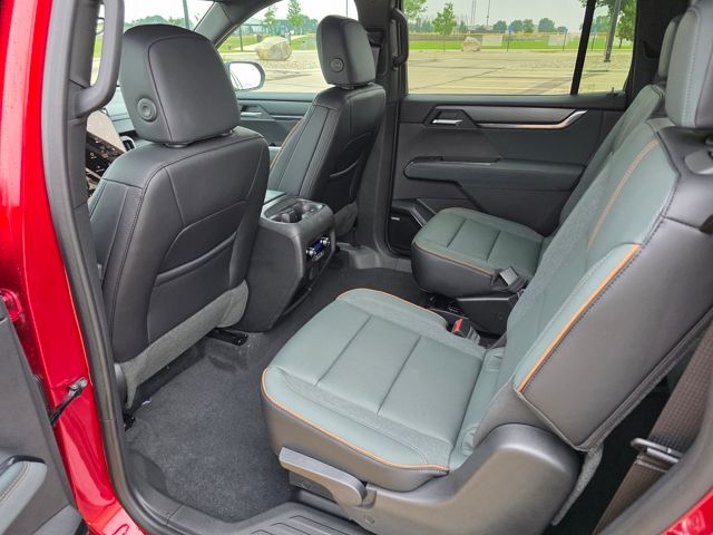 2025 GMC Acadia AWD AT4