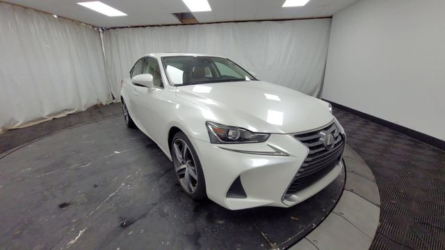 2017 – Lexus – IS