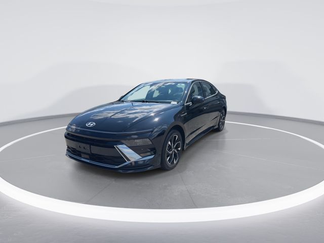 Used 2025 Black Hyundai SEL image 3