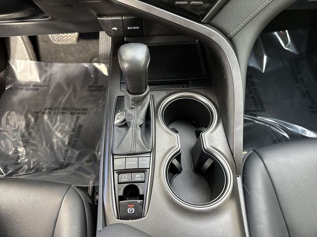 2021 Toyota Camry Hybrid SE photo