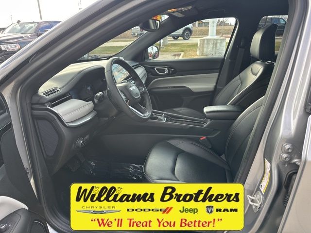 2024 Jeep Compass Limited - Silver Zynith Metallic Clearcoat exterior view 10