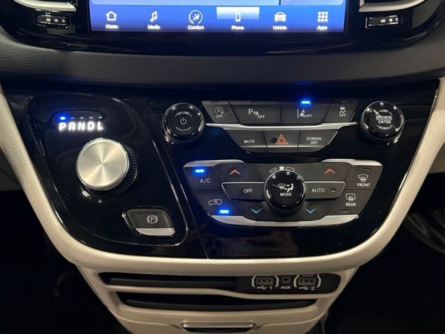 Used 2024 White Chrysler Touring L image 25