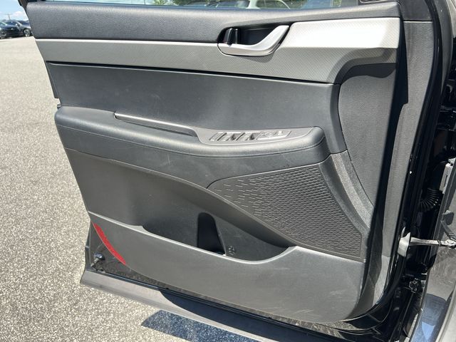 Used 2025 White Hyundai SEL image 32