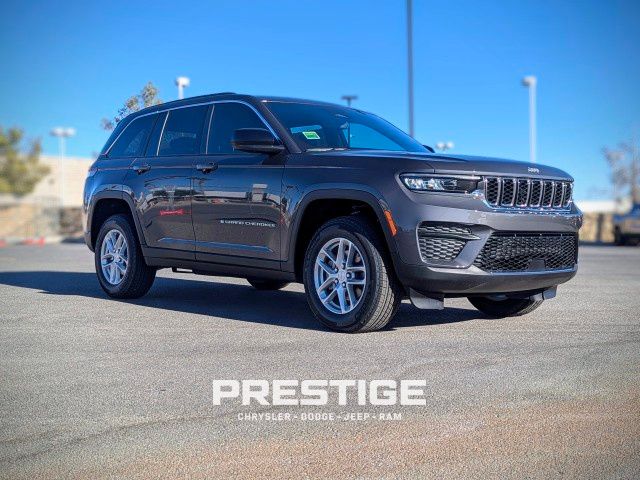 2024 Jeep Grand Cherokee Laredo 3