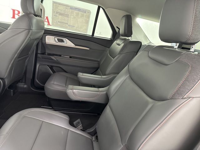 2025 Space White Metallic Ford Explorer Active RWD SUV