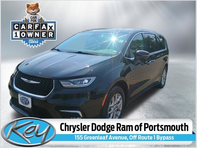Brilliant Black Crystal Pearlcoat 2023 Chrysler Pacifica Minivan Front-Wheel Drive 9-Speed Automatic